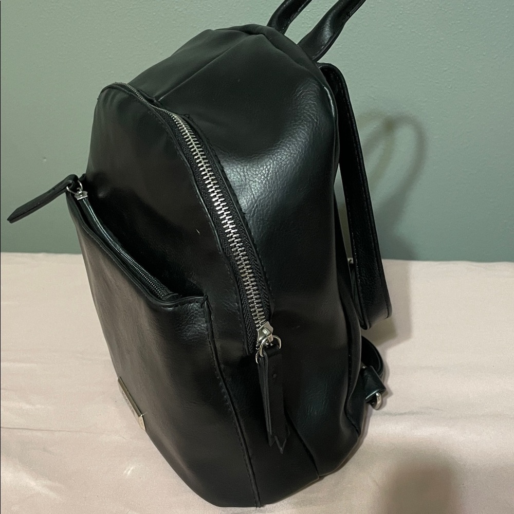 Reaction Kenneth Cole NWOT Black Vegan Leather Pebble Backpack Purse - Picture 5 of 10